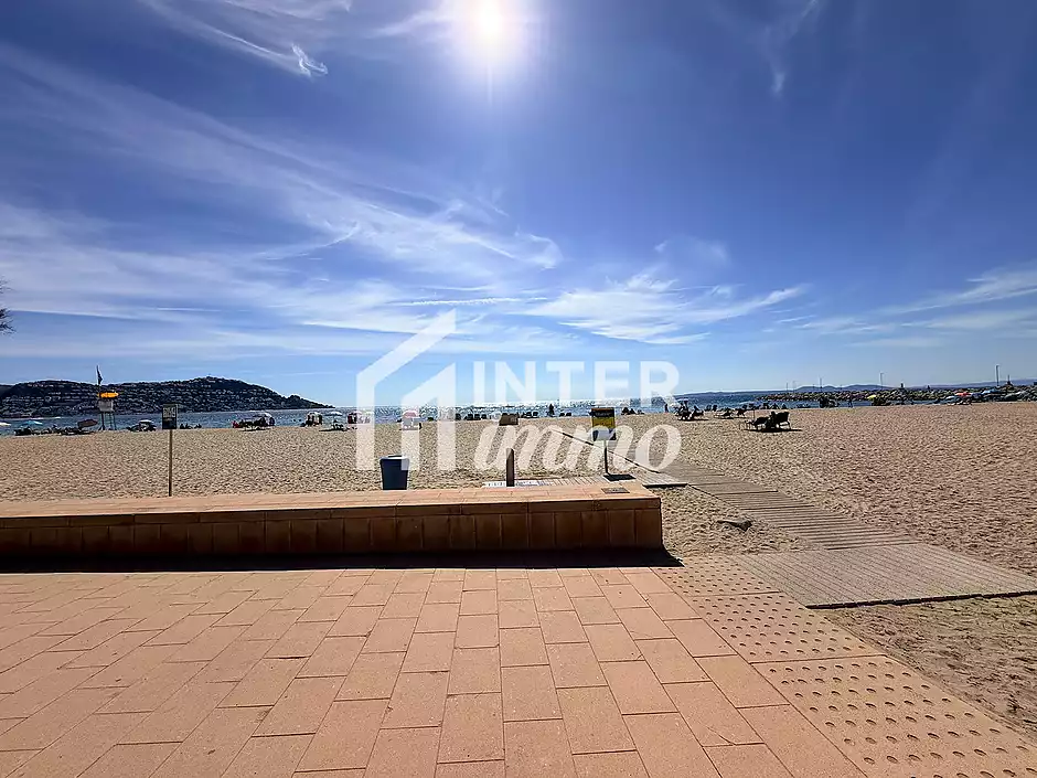 Primera línia, vistes espectaculars al mar i reformat. - foto 41 de 64