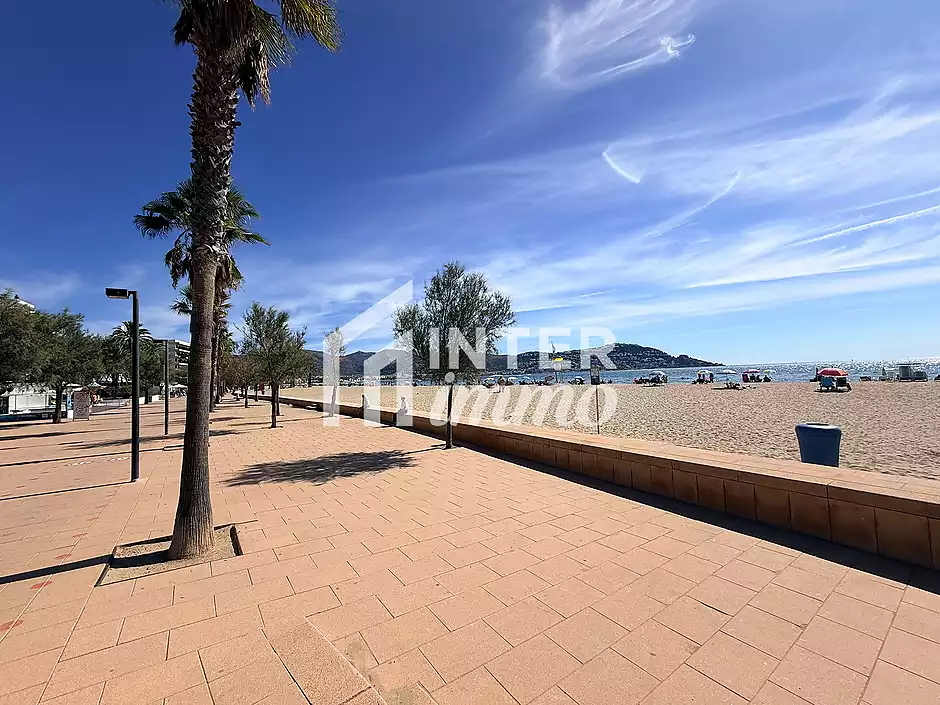 Primera línia, vistes espectaculars al mar i reformat. - foto 42 de 64