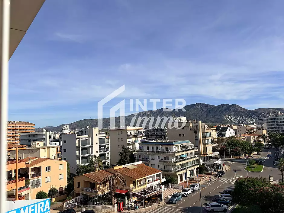 Primera línea, vista al mar, parking, piscinas y jardines sobre la playa. - foto 4 de 60