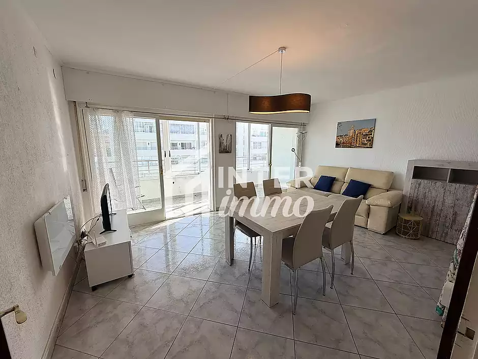 Primera línea, vista al mar, parking, piscinas y jardines sobre la playa. - foto 11 de 60