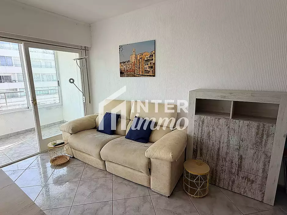 Primera línea, vista al mar, parking, piscinas y jardines sobre la playa. - foto 14 de 60