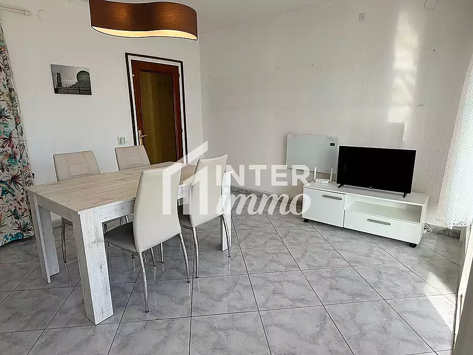 Primera línea, vista al mar, parking, piscinas y jardines sobre la playa. - foto 15 de 60