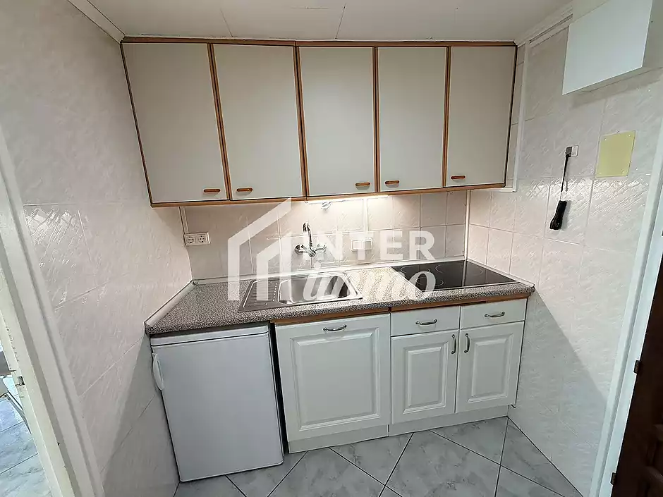 Primera línea, vista al mar, parking, piscinas y jardines sobre la playa. - foto 18 de 60