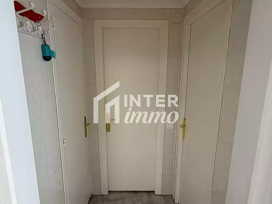 Primera línea, vista al mar, parking, piscinas y jardines sobre la playa. - foto 28 de 60