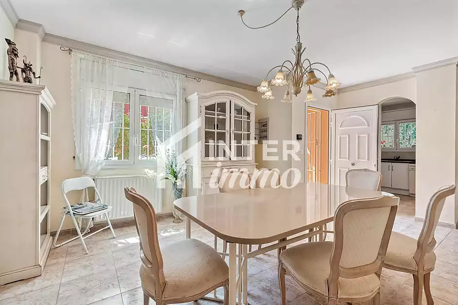MAS NOU Maison spacieuse avec 5 chambres, garage priv&eacute;, jardin, terrasses et jacuzzi relaxant - photo 5 sur 44