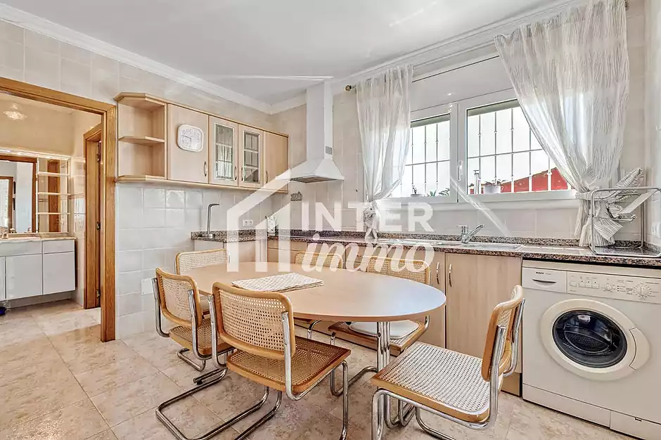 MAS NOU Maison spacieuse avec 5 chambres, garage priv&eacute;, jardin, terrasses et jacuzzi relaxant - photo 13 sur 44