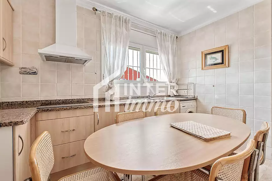 MAS NOU Maison spacieuse avec 5 chambres, garage priv&eacute;, jardin, terrasses et jacuzzi relaxant - photo 14 sur 44