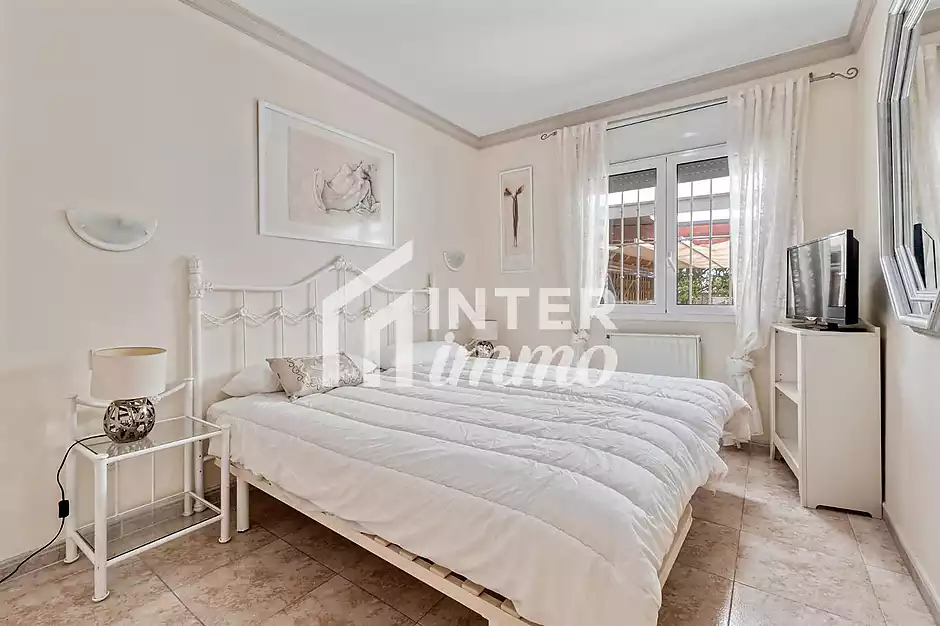MAS NOU Maison spacieuse avec 5 chambres, garage priv&eacute;, jardin, terrasses et jacuzzi relaxant - photo 15 sur 44