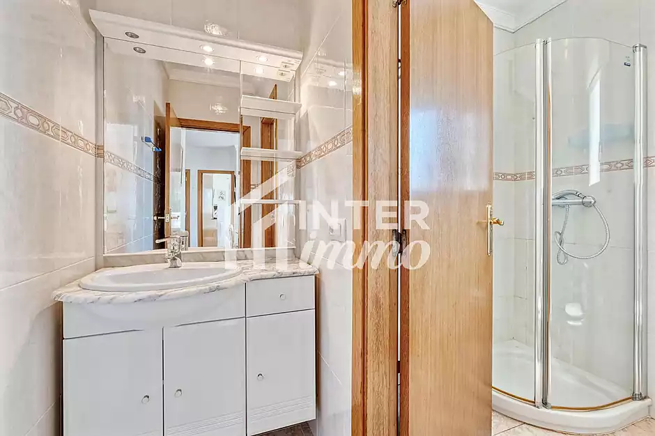 MAS NOU Maison spacieuse avec 5 chambres, garage priv&eacute;, jardin, terrasses et jacuzzi relaxant - photo 18 sur 44