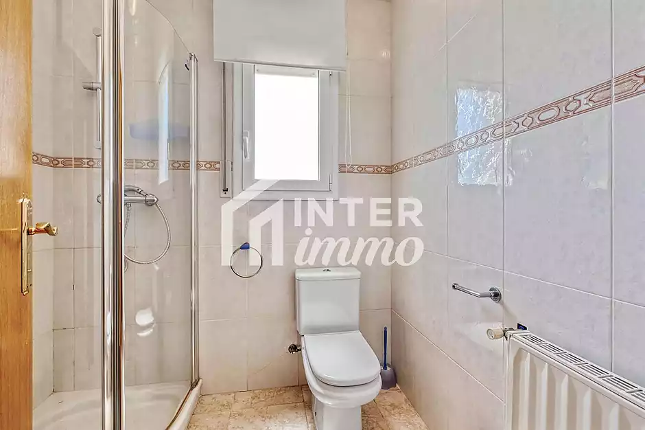 MAS NOU Maison spacieuse avec 5 chambres, garage priv&eacute;, jardin, terrasses et jacuzzi relaxant - photo 19 sur 44