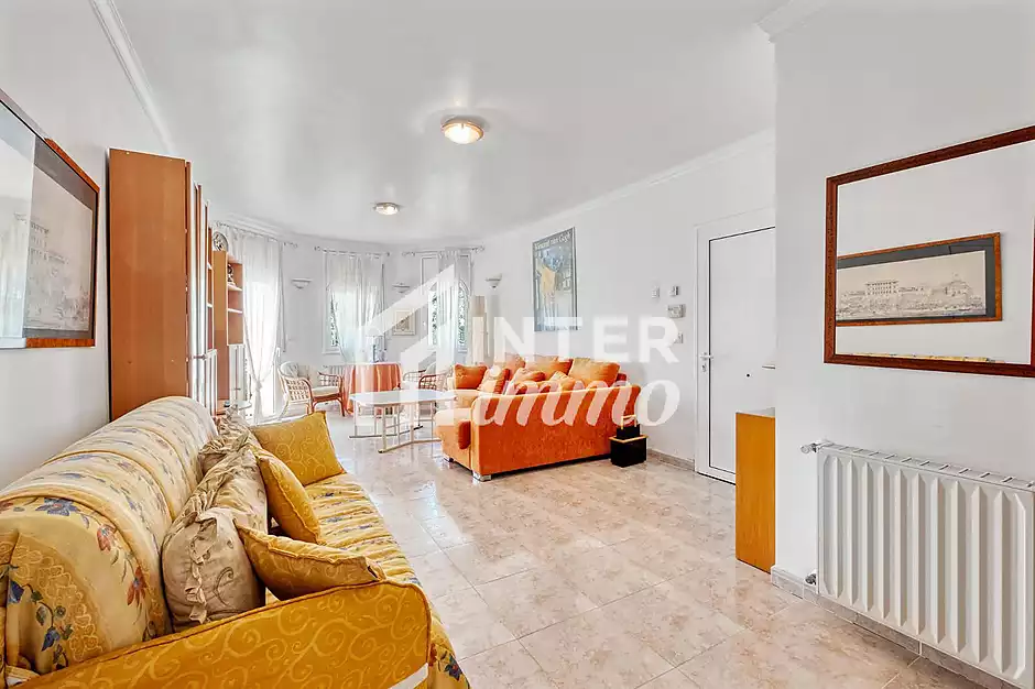 MAS NOU Maison spacieuse avec 5 chambres, garage priv&eacute;, jardin, terrasses et jacuzzi relaxant - photo 21 sur 44