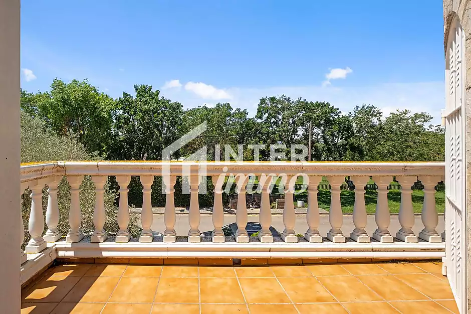 MAS NOU Maison spacieuse avec 5 chambres, garage priv&eacute;, jardin, terrasses et jacuzzi relaxant - photo 24 sur 44