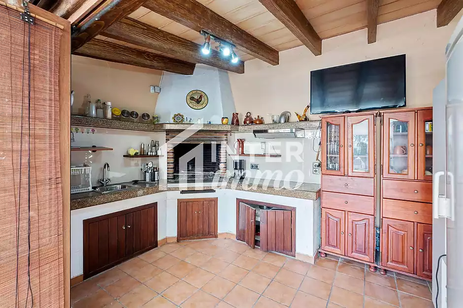 MAS NOU Maison spacieuse avec 5 chambres, garage priv&eacute;, jardin, terrasses et jacuzzi relaxant - photo 26 sur 44