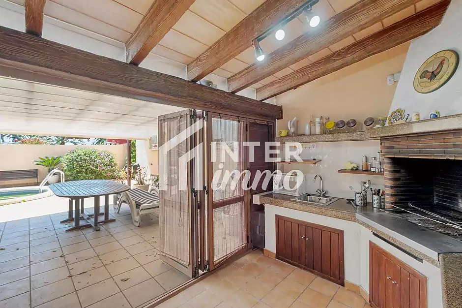 MAS NOU Maison spacieuse avec 5 chambres, garage priv&eacute;, jardin, terrasses et jacuzzi relaxant - photo 27 sur 44