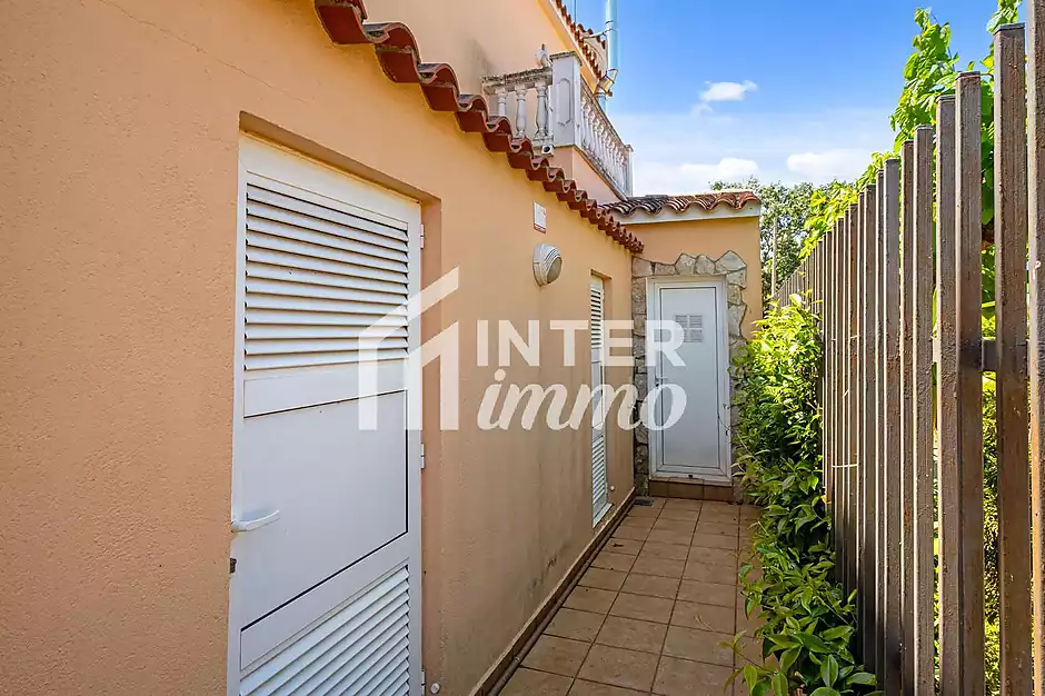 MAS NOU Maison spacieuse avec 5 chambres, garage priv&eacute;, jardin, terrasses et jacuzzi relaxant - photo 29 sur 44
