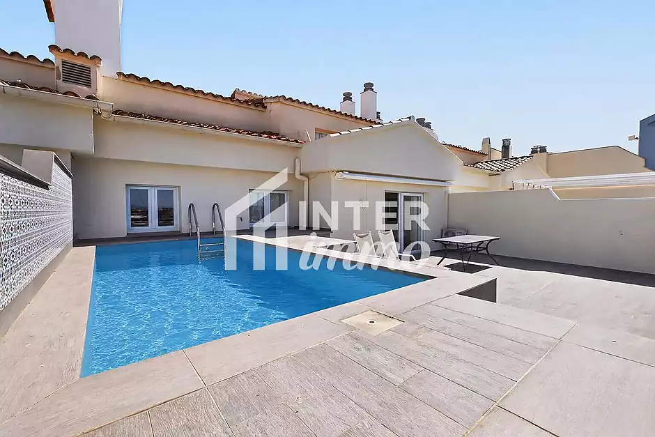 CAVALL DE MAR &Agrave;tic-d&uacute;plex amb gran terrassa, piscina privada i vistes al canal - foto 5 de 40