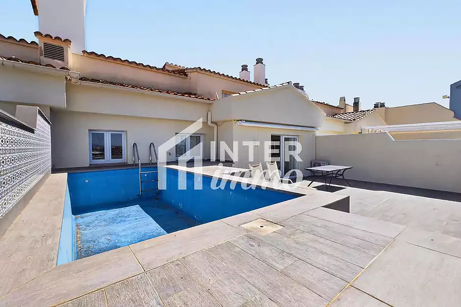 CAVALL DE MAR &Agrave;tic-d&uacute;plex amb gran terrassa, piscina privada i vistes al canal - foto 36 de 40