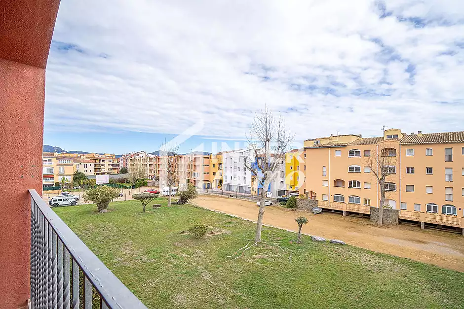 GRAN RESERVA Encantador apartament a nom&eacute;s 50 metres de la platja, amb piscines i jardins comunitari - foto 18 de 35