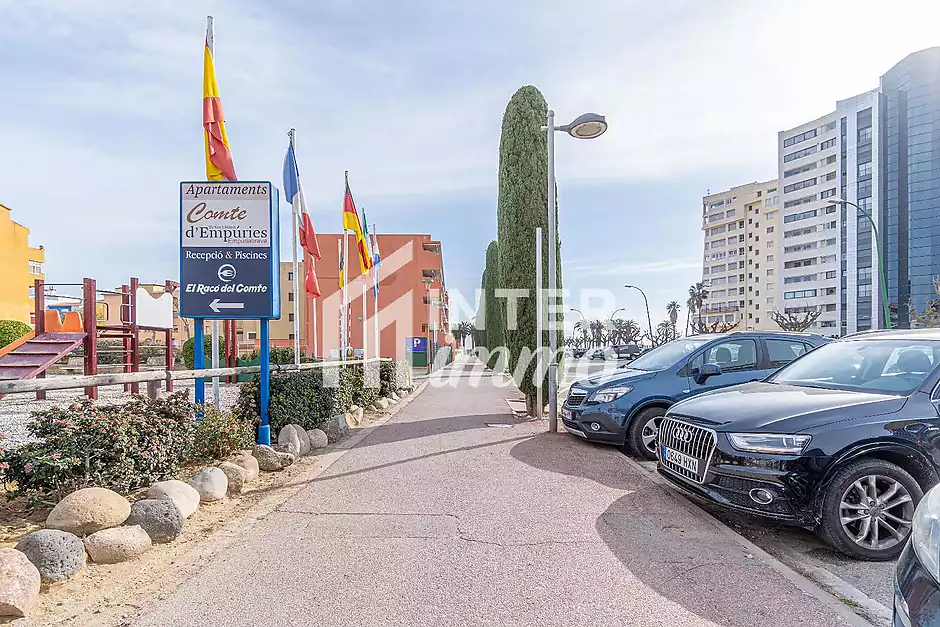 GRAN RESERVA Encantador apartament a nom&eacute;s 50 metres de la platja, amb piscines i jardins comunitari - foto 23 de 35