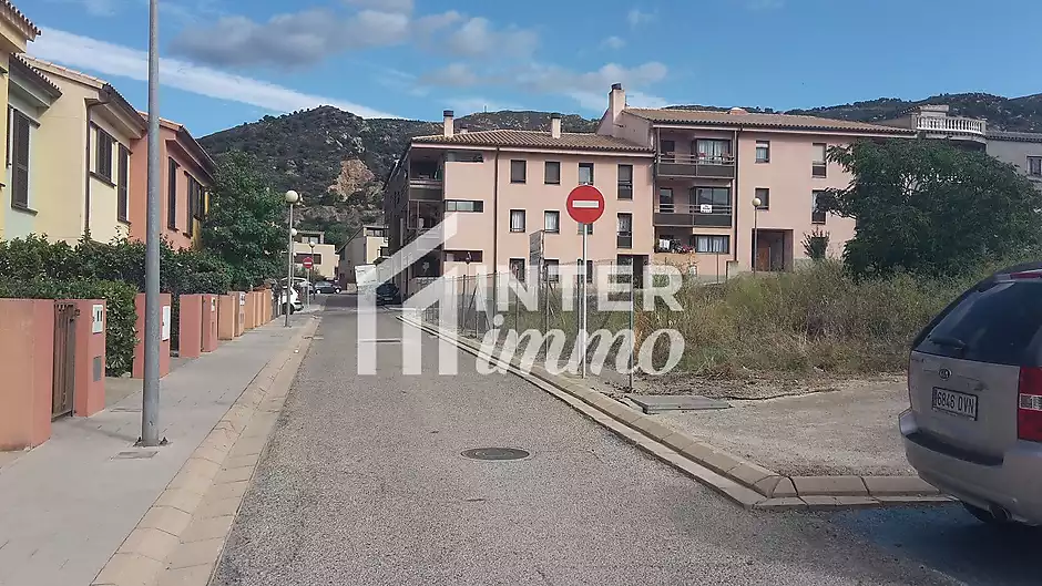 OLIVERA PALAU Place de parking sécurisée pour petite voiture, motos, jet-skis et vélos - photo 7 sur 12