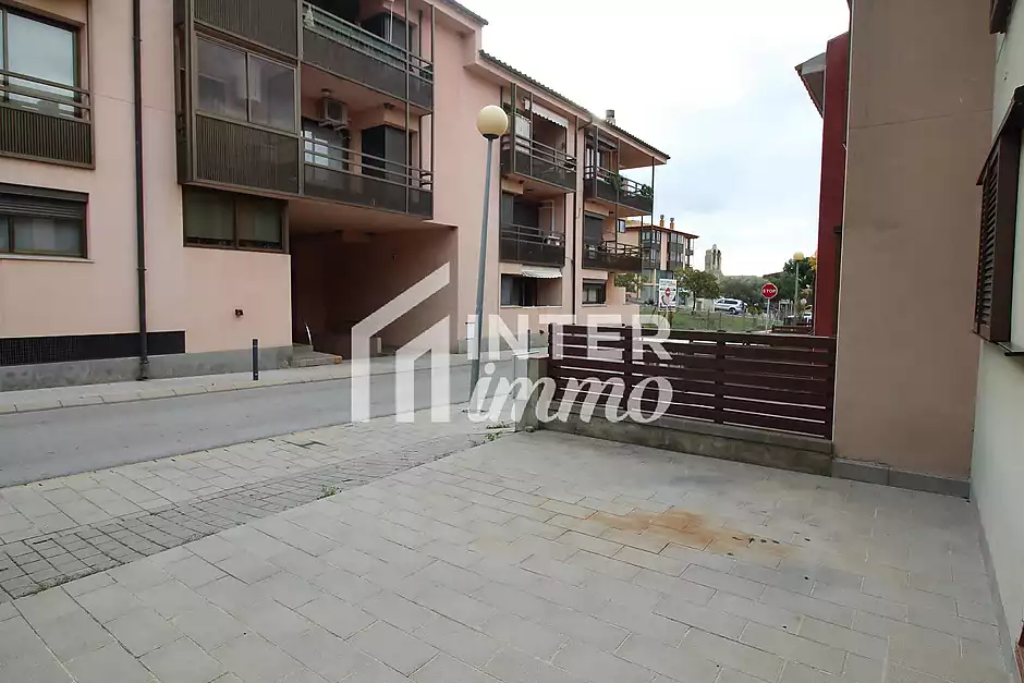 OLIVERA PALAU Place de parking sécurisée pour petite voiture, motos, jet-skis et vélos - photo 8 sur 12