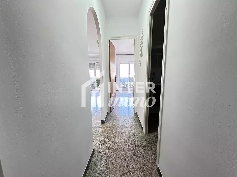 Spacious apartment next to the beach and shops - photo 4 of 14