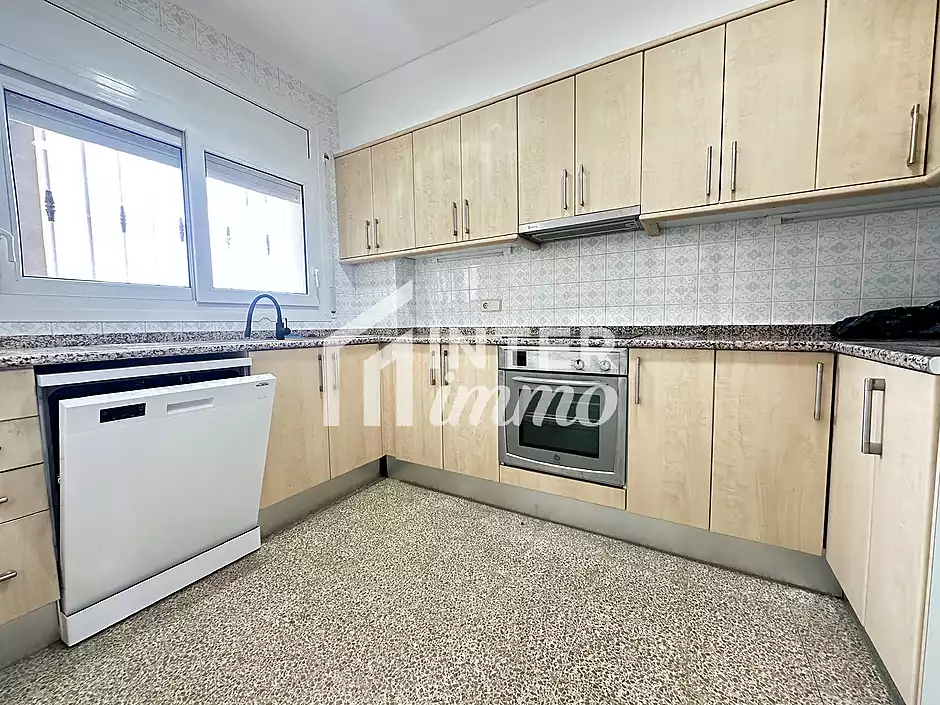 Spacious apartment next to the beach and shops - photo 7 of 14