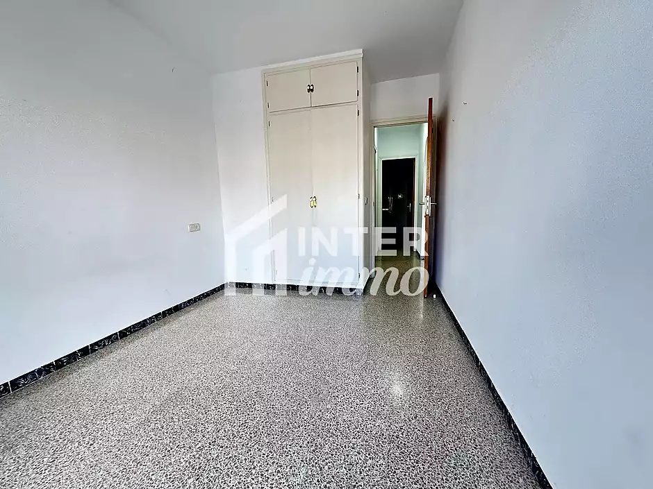 Spacious apartment next to the beach and shops - photo 12 of 14
