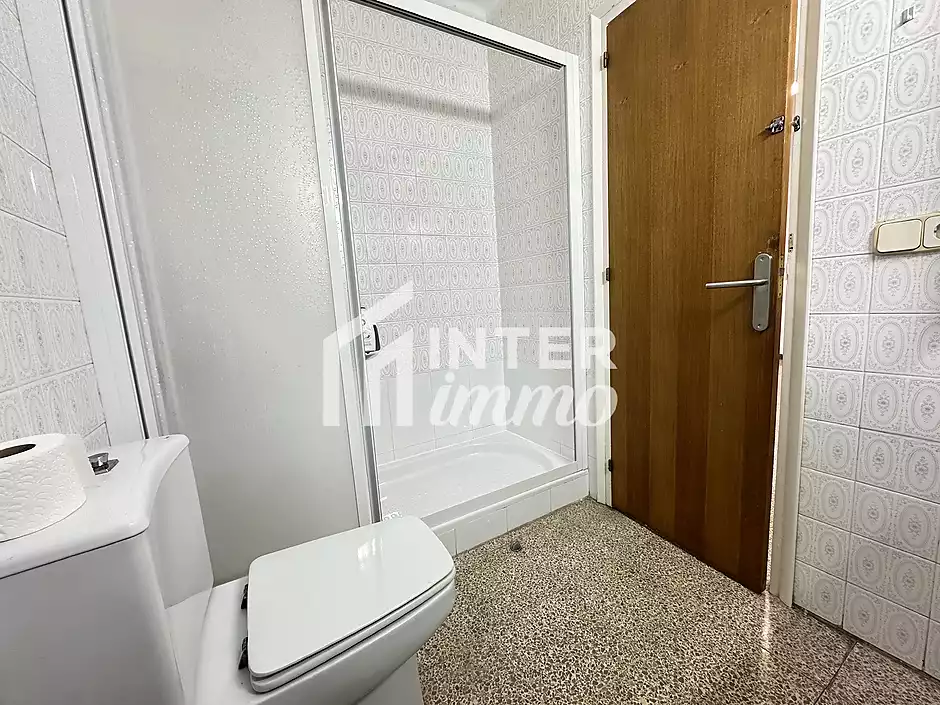 Spacious apartment next to the beach and shops - photo 13 of 14