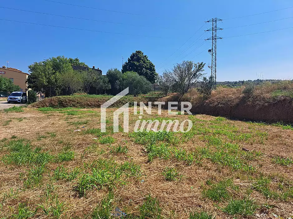 Parcel&middot;la edificable en venda a Els Hostalets de Llers &ndash; 587 m&sup2; - foto 2 de 5
