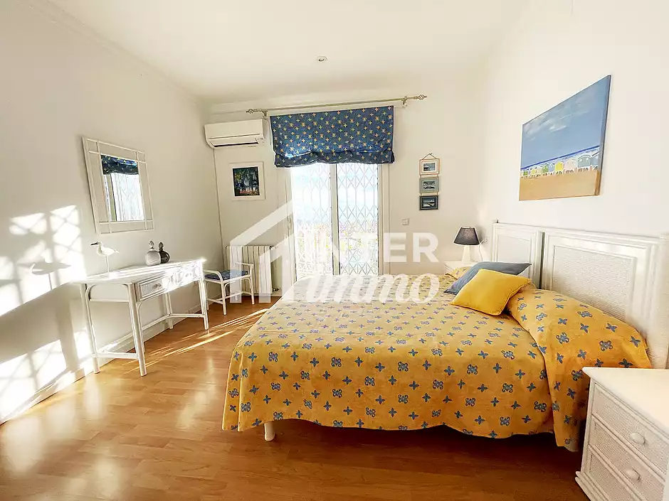 VILA PANOR&Agrave;MICA AMB VISTES AL MAR, PISCINA PRIVADA I GRAN JARD&Iacute; A MAS FUMATS - foto 12 de 36