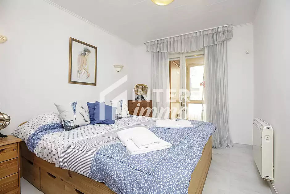 Bel appartement de vacances r&eacute;nov&eacute; &agrave; vendre au milieu d'Empuriabrava avec une superbe vue sur le can - photo 3 sur 34