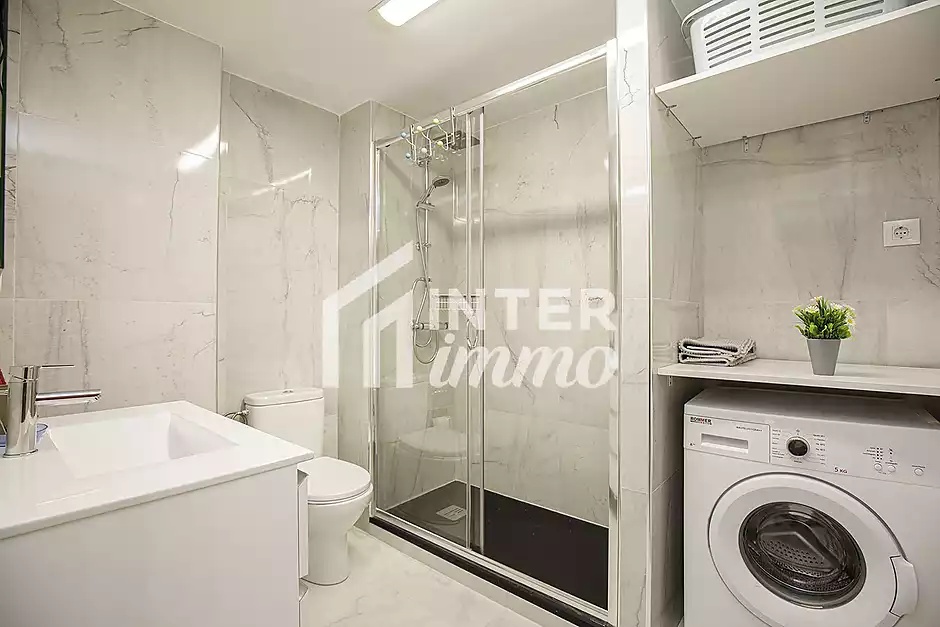 Bel appartement de vacances r&eacute;nov&eacute; &agrave; vendre au milieu d'Empuriabrava avec une superbe vue sur le can - photo 10 sur 34