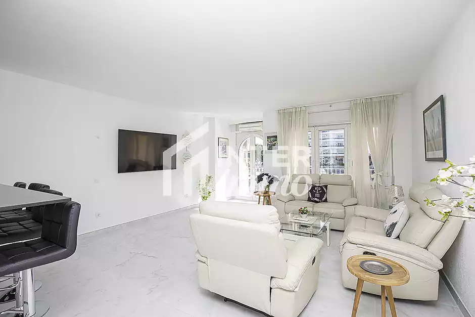 Bel appartement de vacances r&eacute;nov&eacute; &agrave; vendre au milieu d'Empuriabrava avec une superbe vue sur le can - photo 15 sur 34