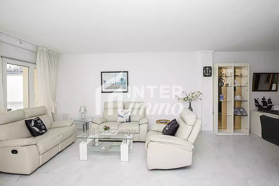 Bel appartement de vacances r&eacute;nov&eacute; &agrave; vendre au milieu d'Empuriabrava avec une superbe vue sur le can - photo 18 sur 34