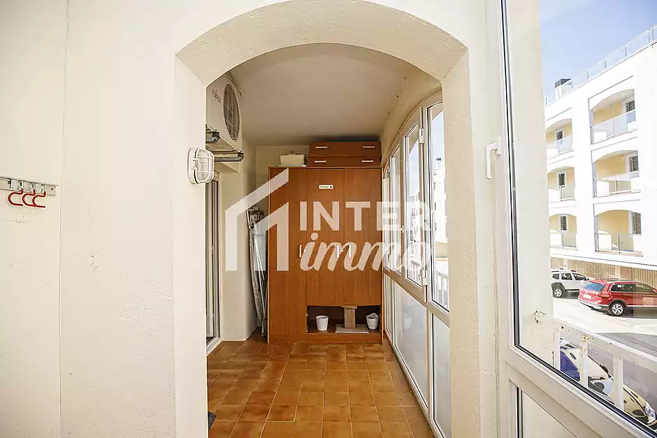Bel appartement de vacances r&eacute;nov&eacute; &agrave; vendre au milieu d'Empuriabrava avec une superbe vue sur le can - photo 22 sur 34