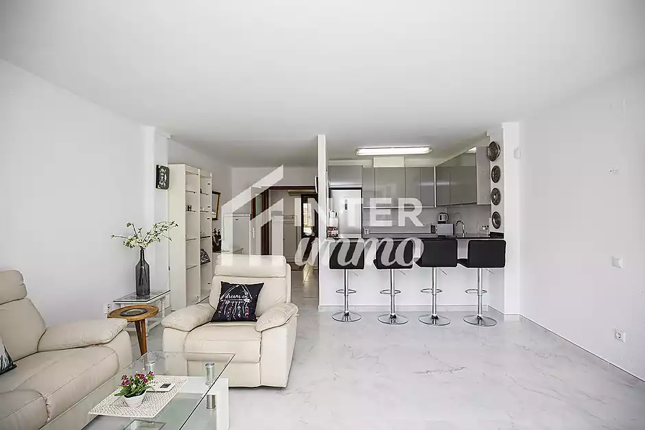 Bel appartement de vacances r&eacute;nov&eacute; &agrave; vendre au milieu d'Empuriabrava avec une superbe vue sur le can - photo 23 sur 34