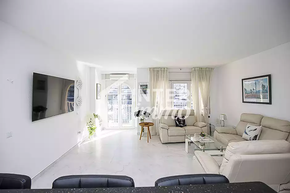 Bel appartement de vacances r&eacute;nov&eacute; &agrave; vendre au milieu d'Empuriabrava avec une superbe vue sur le can - photo 27 sur 34