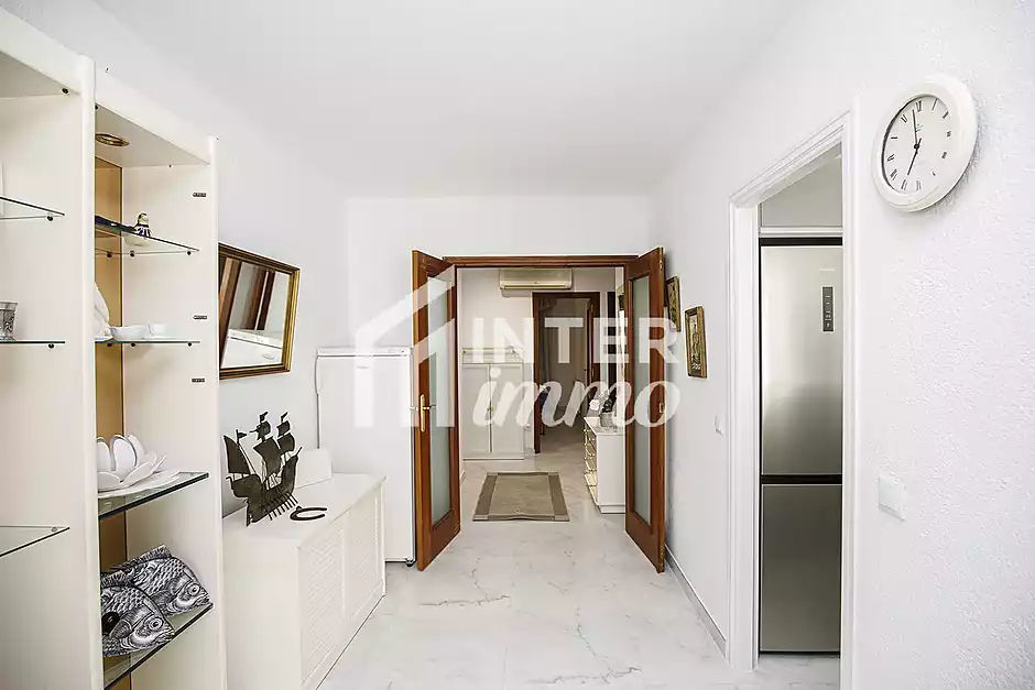 Bel appartement de vacances r&eacute;nov&eacute; &agrave; vendre au milieu d'Empuriabrava avec une superbe vue sur le can - photo 31 sur 34