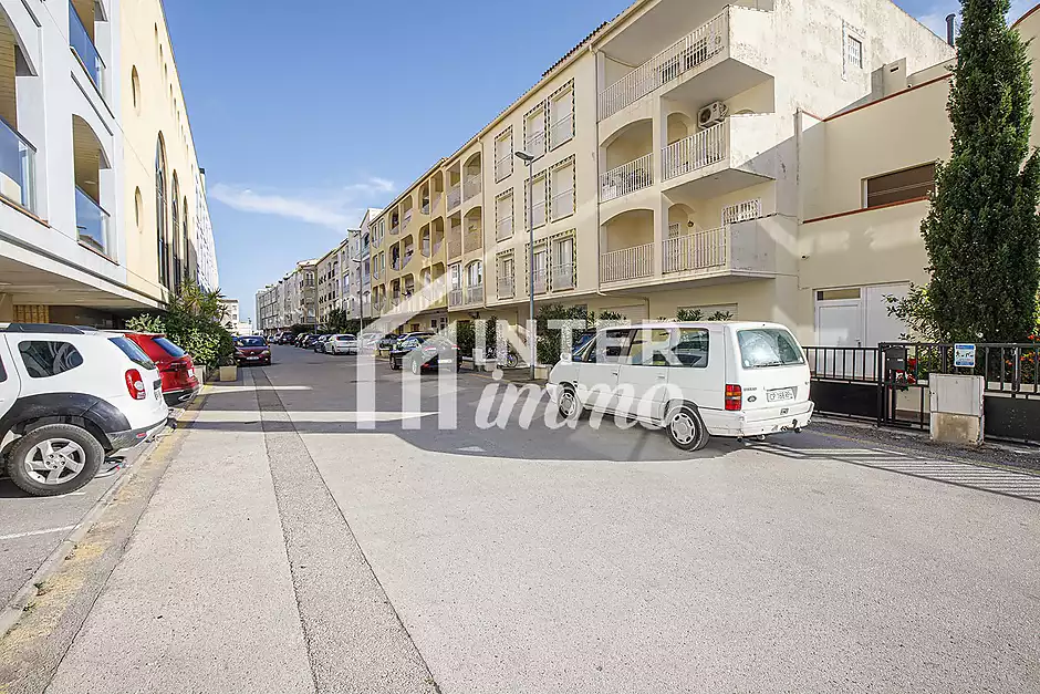 Bel appartement de vacances r&eacute;nov&eacute; &agrave; vendre au milieu d'Empuriabrava avec une superbe vue sur le can - photo 34 sur 34