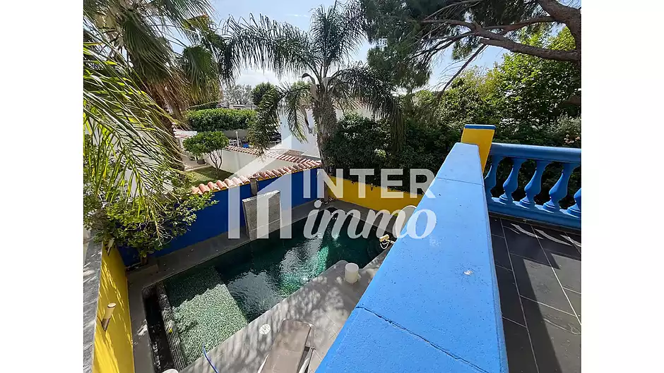 Villa con piscina, zona residencial, 4 dormitorios, 4 ba&ntilde;os - foto 1 de 24