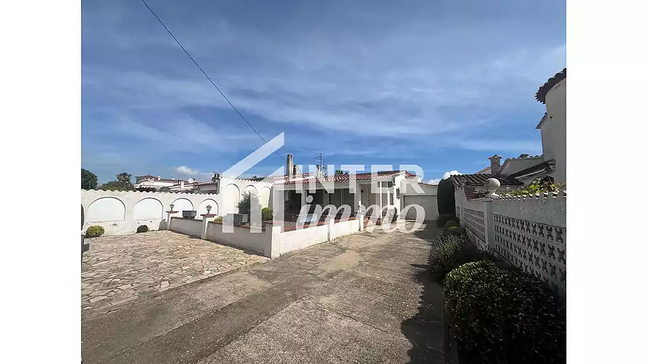 Casa de planta baixa per reformar a Peni, amb garatge, possibilitat de piscina i orientació sud-oest - foto 1 de 14