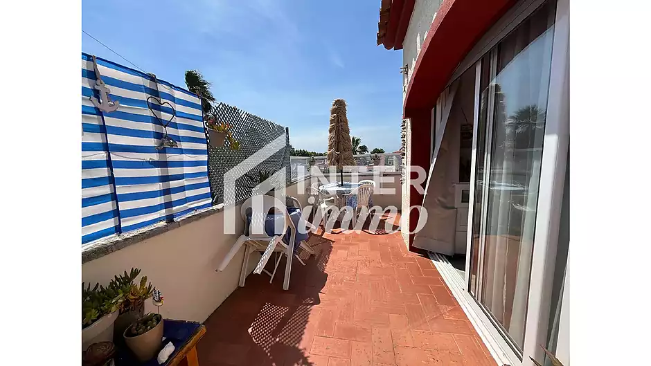 Acollidor apartament de 85 m&sup2; amb un ampli balc&oacute; a 250m de la platja a Empuriabrava. - foto 5 de 18