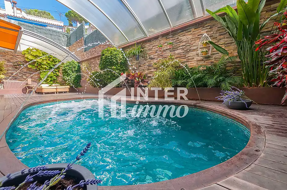 Fantástica casa moderna con piscina, cocina exterior y a pocos pasos de la playa. - foto 4 de 55
