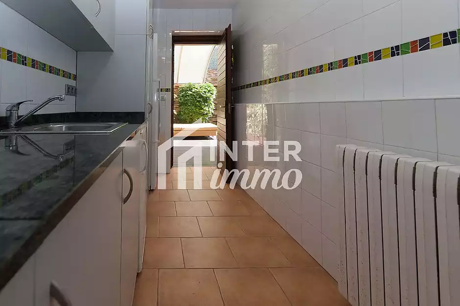 Fantástica casa moderna con piscina, cocina exterior y a pocos pasos de la playa. - foto 20 de 55