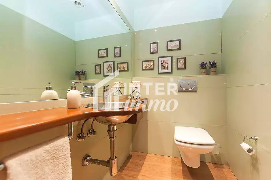 Fantástica casa moderna con piscina, cocina exterior y a pocos pasos de la playa. - foto 25 de 55