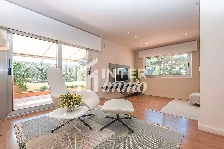 Fantástica casa moderna con piscina, cocina exterior y a pocos pasos de la playa. - foto 26 de 55