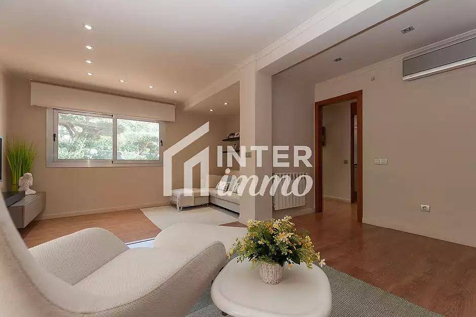 Fantástica casa moderna con piscina, cocina exterior y a pocos pasos de la playa. - foto 35 de 55