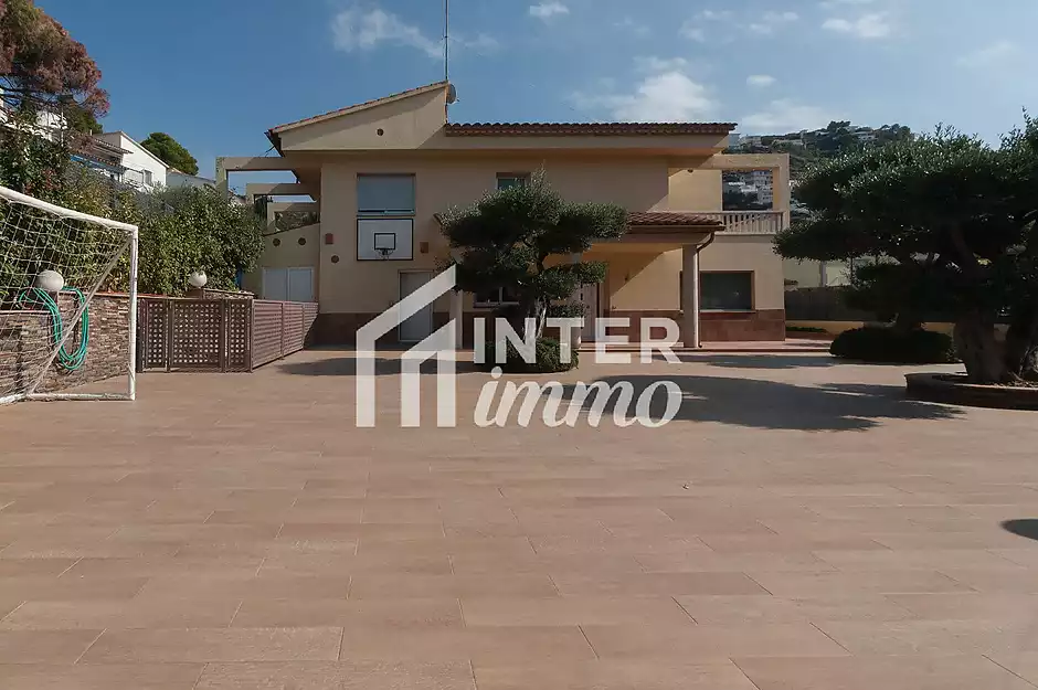 Fantástica casa moderna con piscina, cocina exterior y a pocos pasos de la playa. - foto 40 de 55