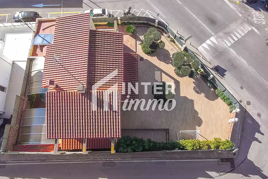 Fantástica casa moderna con piscina, cocina exterior y a pocos pasos de la playa. - foto 43 de 55